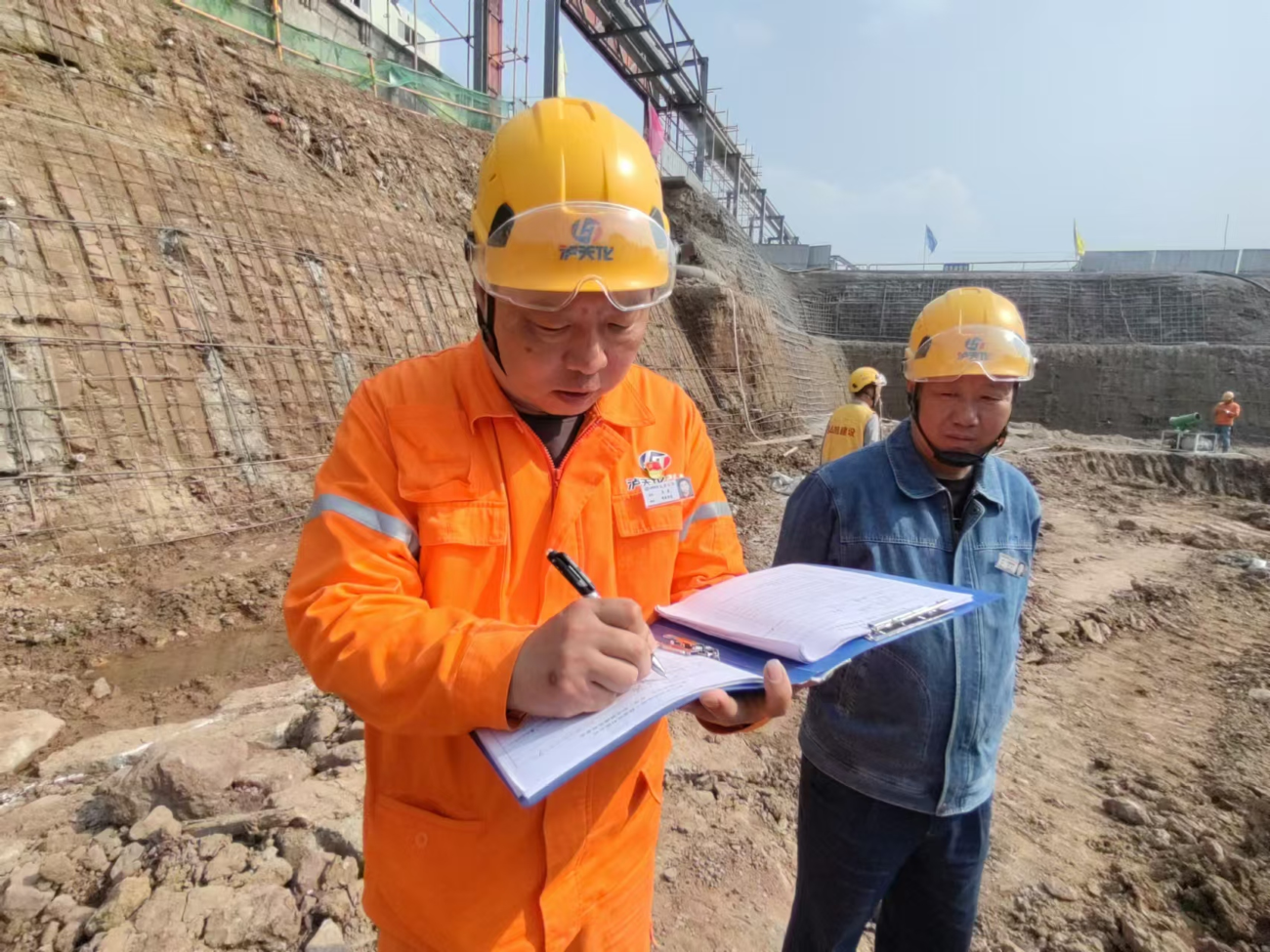 全力以赴搞建设 方圆之间显担当(图4)